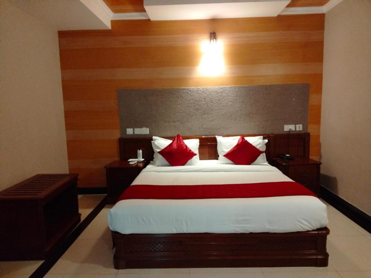 Hotel Jyothis Regency Palakkad Eksteriør bilde