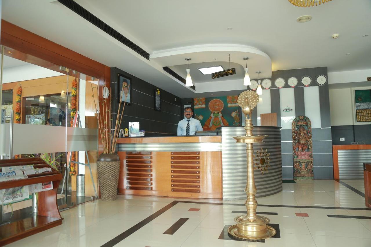 Hotel Jyothis Regency Palakkad Eksteriør bilde