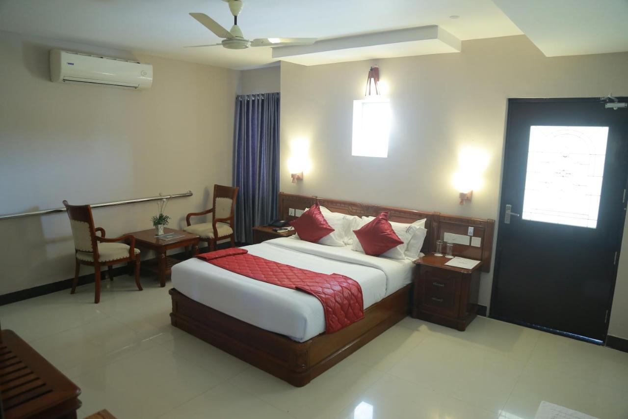 Hotel Jyothis Regency Palakkad Eksteriør bilde